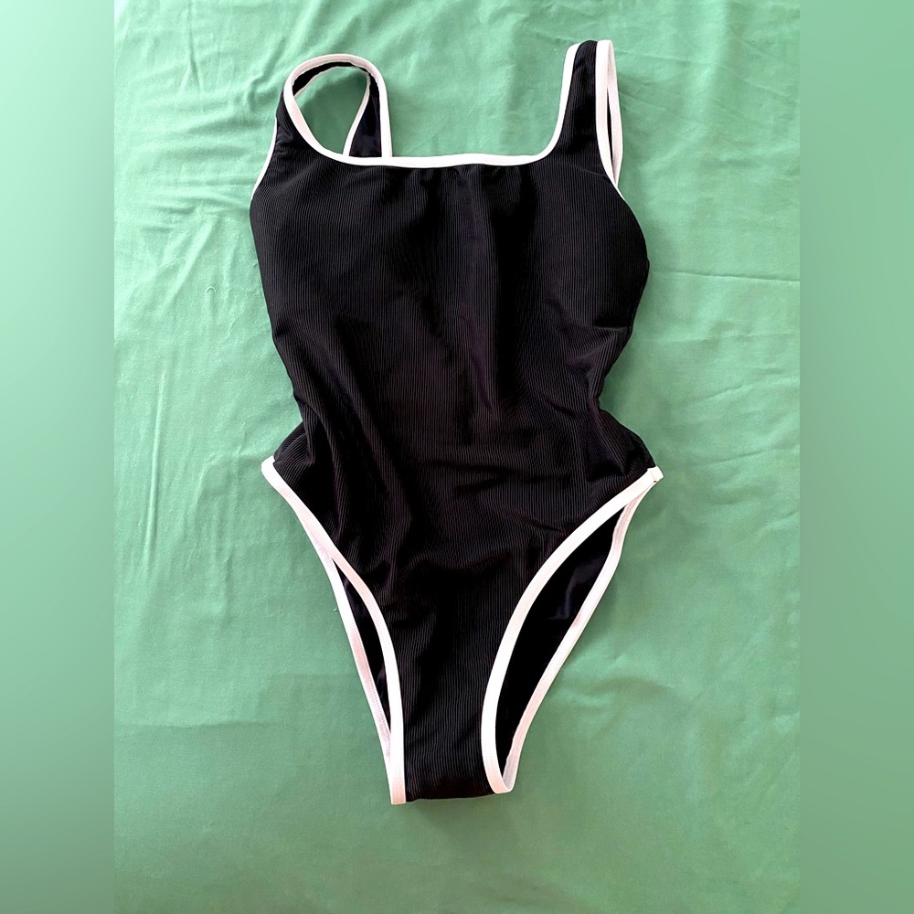 🖤Brand New🖤 Lain Snow Ocean Isle One Piece in Black! Size Medium!